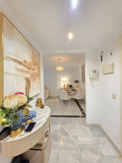 Golden Mile garden apartment · Image 4