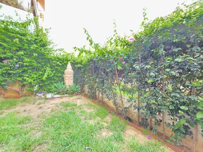 Golden Mile garden apartment · Image 18